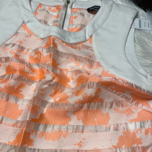 NWT Bebe sleeveless crop top - Picture 2 of 5